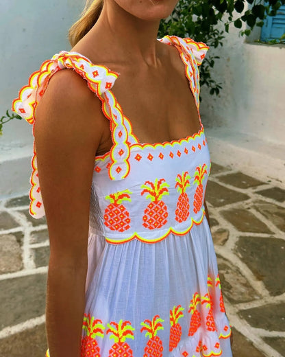 OLIVIA | Witte Zomerjurk met Ananasborduursel – Speels, Zomers en Opvallend