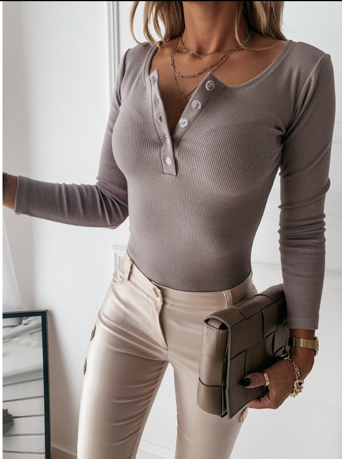 EMILIA | Dames Top Geribd Met Knopen Perfect Voor Werk Weekend En Casual Gelegenheden – Comfortabel, Elegant & Veelzijdig