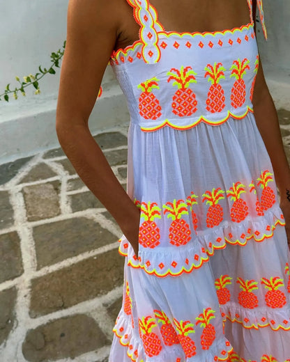 OLIVIA | Witte Zomerjurk met Ananasborduursel – Speels, Zomers en Opvallend