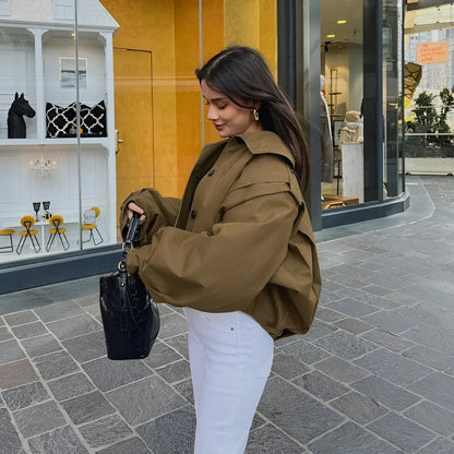 LIORA | Tussenjas Dames met Hoge Kraag en Knoopsluiting – Minimalistisch, Comfortabel & Onmisbaar voor de Herfst