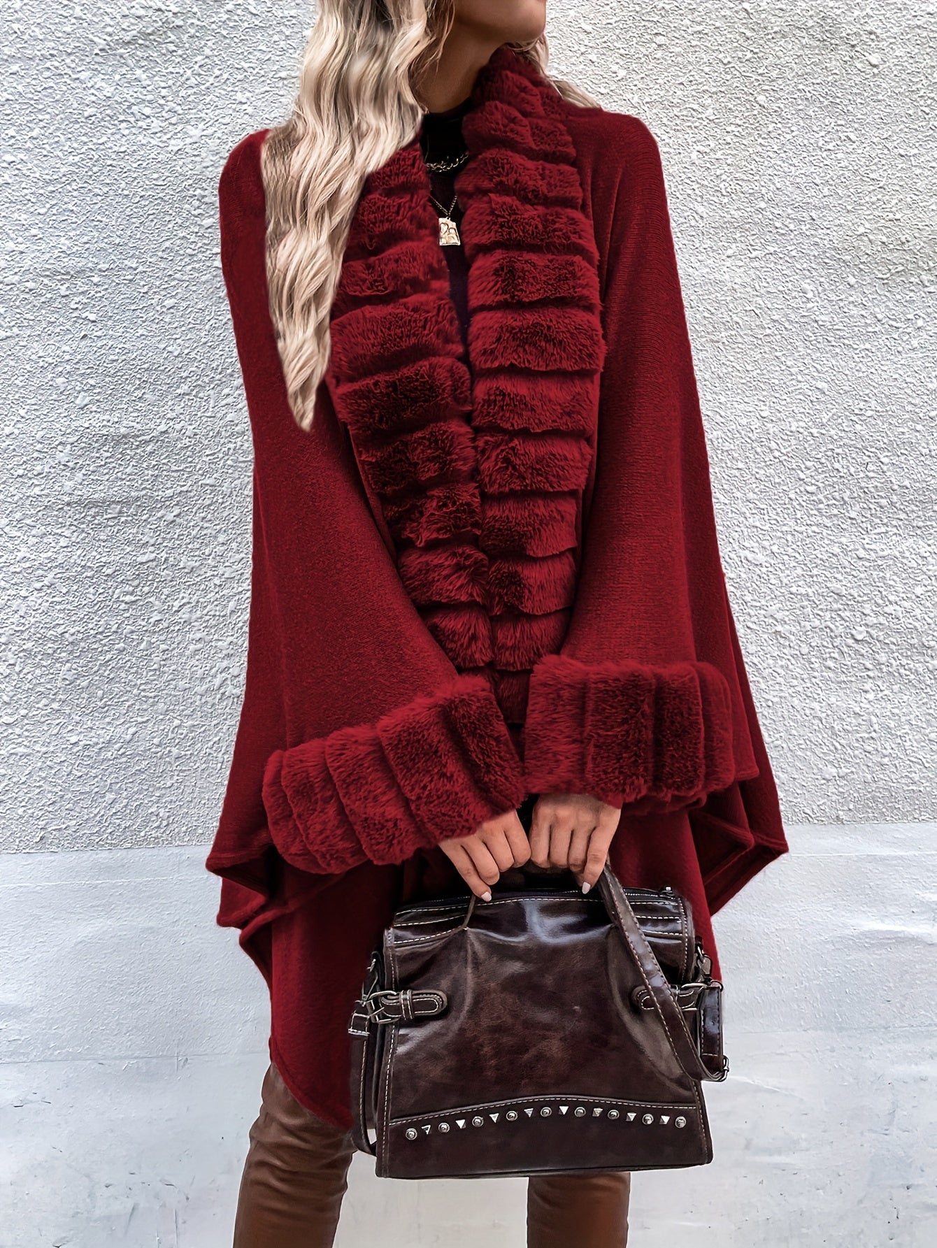 Luxe Faux Fur Vest Voor Dames | Mid-Length Poncho Met Bontkraag & Kwastdetails