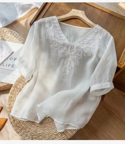 NATALIA | Geborduurde Linnen Dames Blouse met V-Hals – Luchtig, Boho & Elegant