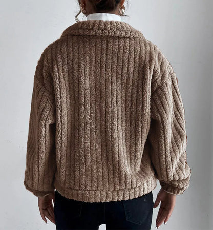 MAEVA | Korte Dames Teddyjas Met Borstzakken – Warm, Modieus & Perfect Voor Winterse Looks