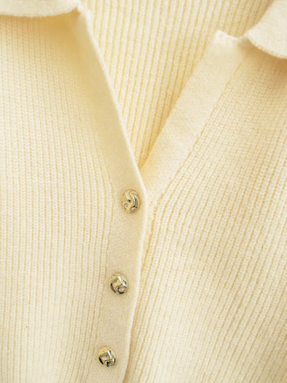 LIVIA | Gebreid Damesvest Met Kraag En Metalen Knoopjes – Elegant, Warm & Veelzijdig