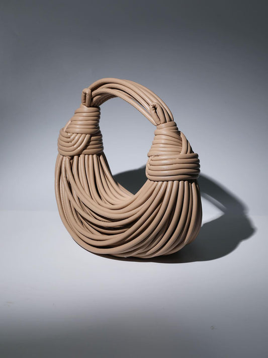 CAMILA | Double Knot Tote Bag in Abrikoos – Met Verborgen Rits, Sculpturale elegantie in een zachte lederen vorm
