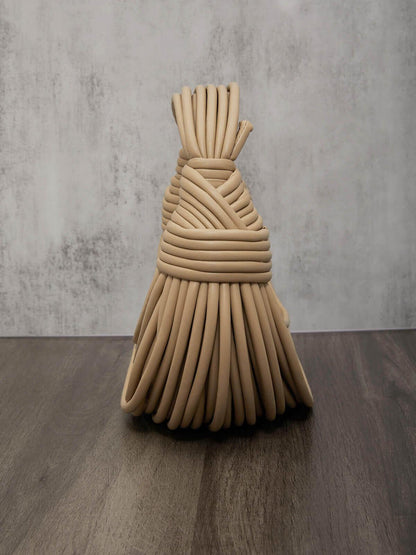 CAMILA | Double Knot Tote Bag in Abrikoos – Met Verborgen Rits, Sculpturale elegantie in een zachte lederen vorm