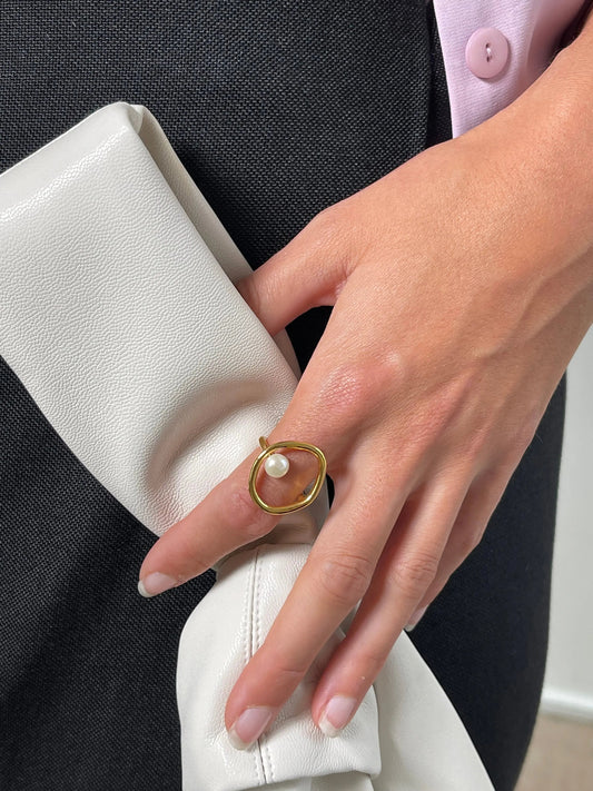 Ovale Gouden Ring Met Parel | Tijdloze Luxe En Moderne Vormgeving