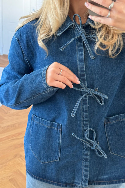 LUCY | Dames Denim Jack met Strikdetail en Zakken