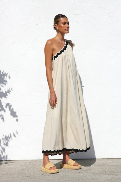 MILA | One Shoulder Maxi Jurk Voor Dames met Zwarte Kartel Randjes – Relaxed, Elegant & Luchtig