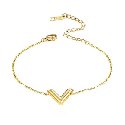 LOUIS | Gouden Sieradenset met V-Detail – Tijdloze Luxe voor Elke Gelegenheid