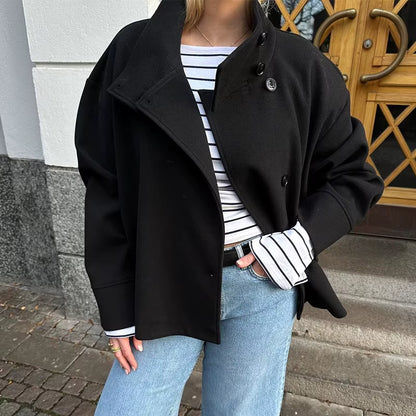 Luxe Wollen Korte Damesjas Zwart Met Knopen – Elegant, Warm & Perfect Voor Herfst & Winter (kopie)
