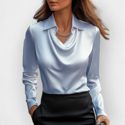 Elegante Satijnen Blouse Met Watervalhals | Luxe Glans En Vrouwelijke Elegantielijn