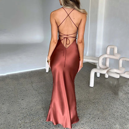 MAURA | Verfijnde avondjurk met open rug en satijnen afwerking – Elegant, Sensueel & Luxe