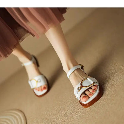 CARA | Tijdloze Dames Sandalen met Luxe Goudkleurige Gesp - Elegant, Zomers & Comfortabel