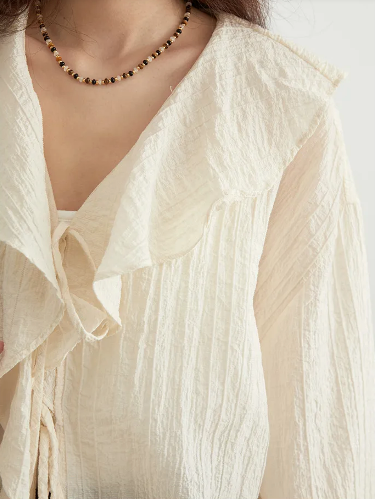 LEONA | Luchtige Dames Blouse met Ruffle Kraag – Luchtige Zomerstijl met Romantische Flair