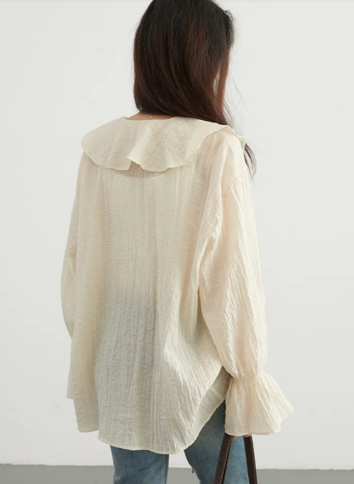 LEONA | Luchtige Dames Blouse met Ruffle Kraag – Luchtige Zomerstijl met Romantische Flair