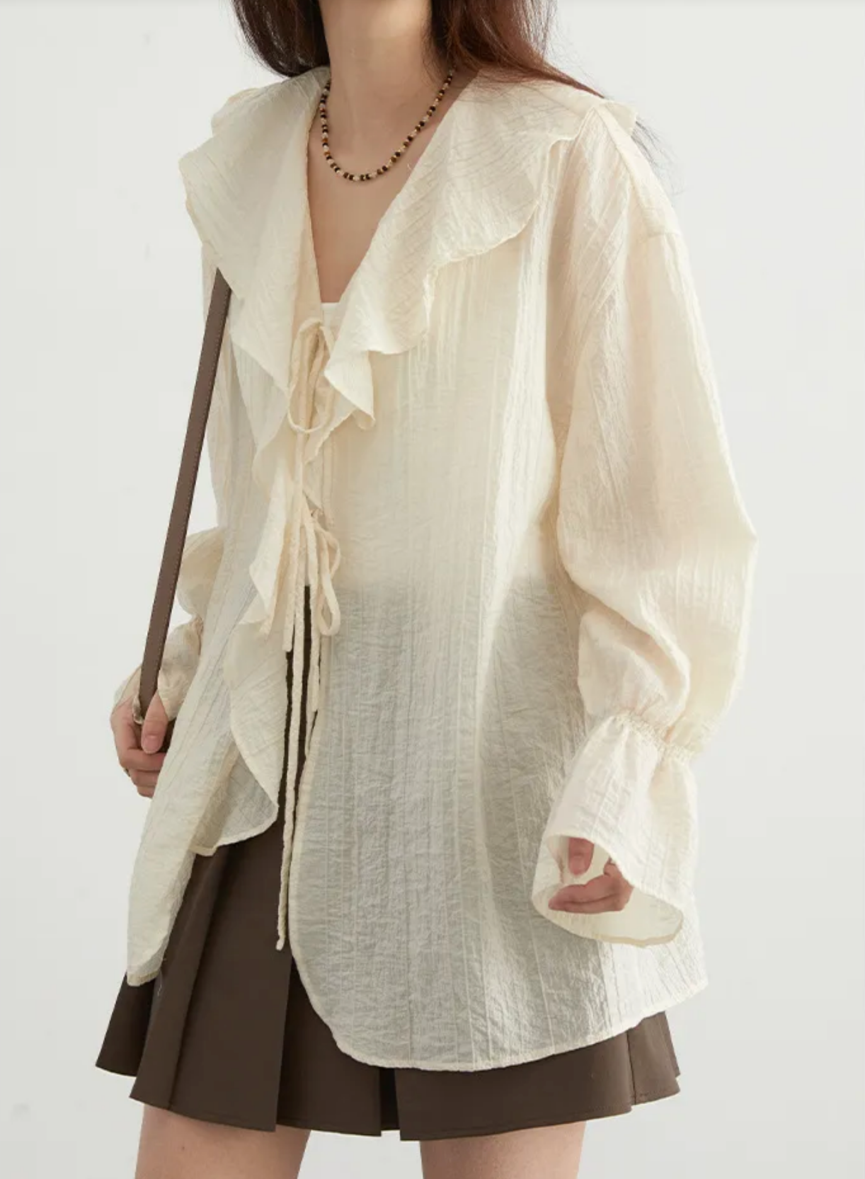 LEONA | Luchtige Dames Blouse met Ruffle Kraag – Luchtige Zomerstijl met Romantische Flair