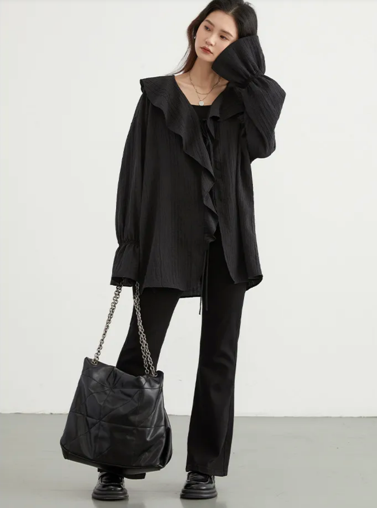 LEONA | Luchtige Dames Blouse met Ruffle Kraag – Luchtige Zomerstijl met Romantische Flair