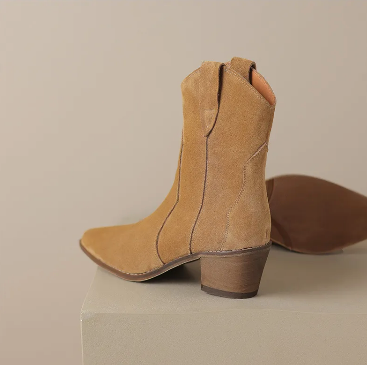 Elegante Suède Cowboylaarzen Met Lage Hak | Stijlvolle Everyday Western Look