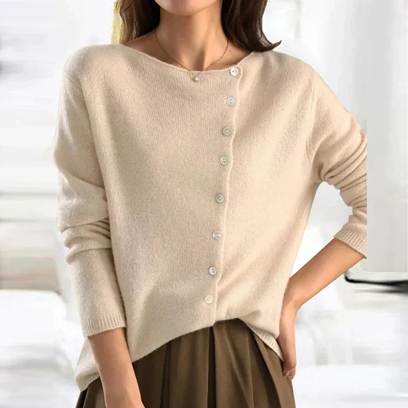 VALERIÉ | Elegante Gebreide Dames Trui met Knoopjes – Warm, Comfortabel & Tijdloos Voor Herfst En Winter