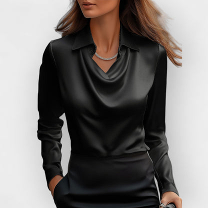 Elegante Satijnen Blouse Met Watervalhals | Luxe Glans En Vrouwelijke Elegantielijn