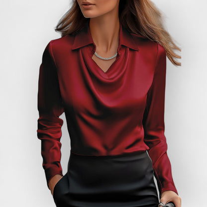 Elegante Satijnen Blouse Met Watervalhals | Luxe Glans En Vrouwelijke Elegantielijn