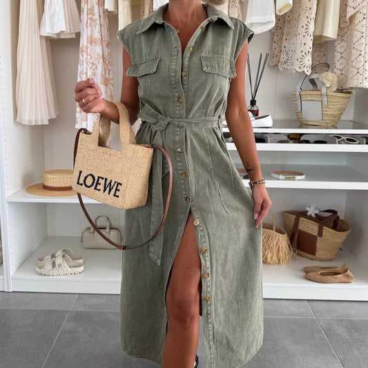 ESTELLE | Mouwloze Denim Midi-Jurk Met Knopen En Riem – Stoer, Vrouwelijk, Veelzijdig