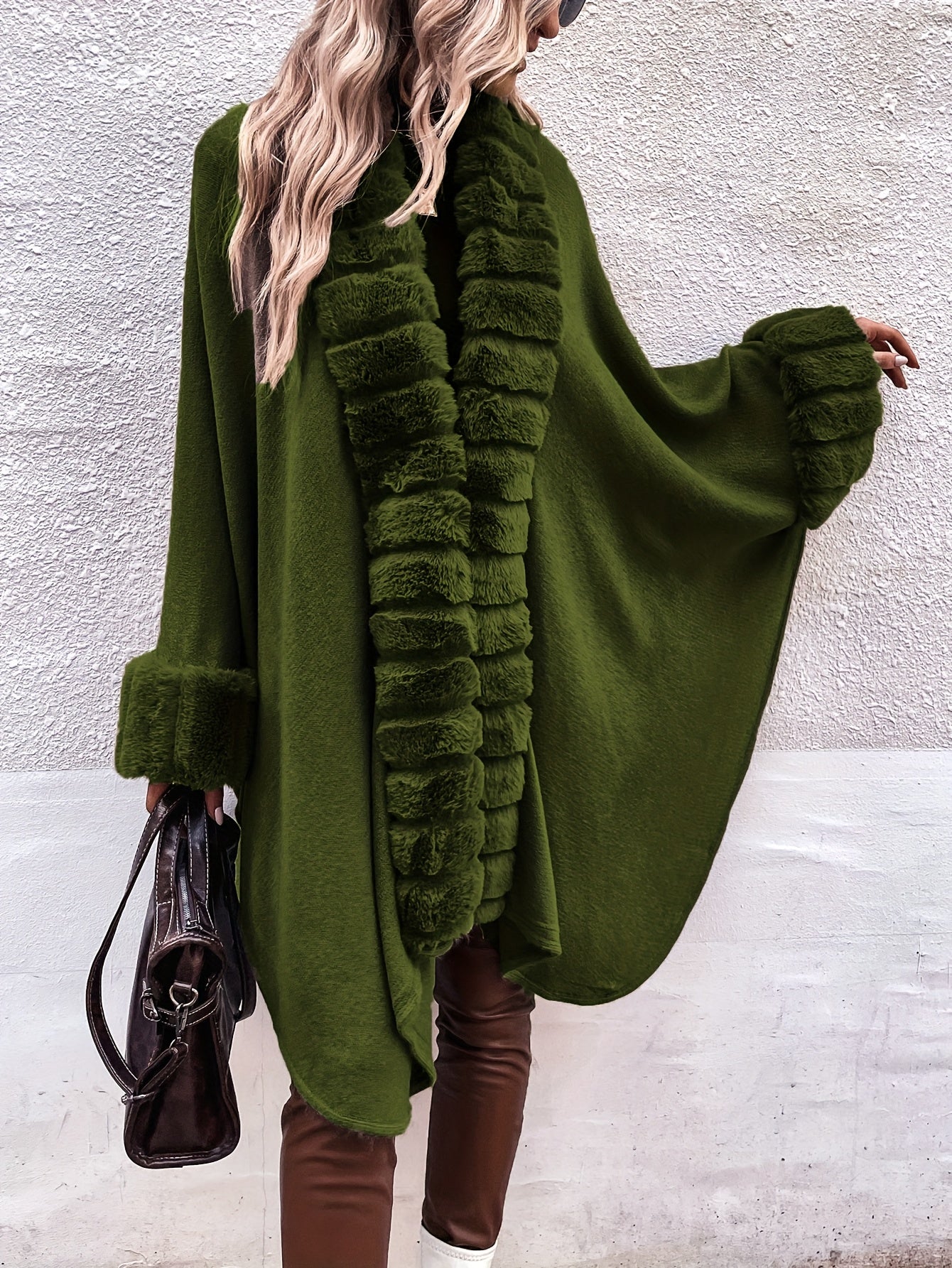 Luxe Faux Fur Vest Voor Dames | Mid-Length Poncho Met Bontkraag & Kwastdetails