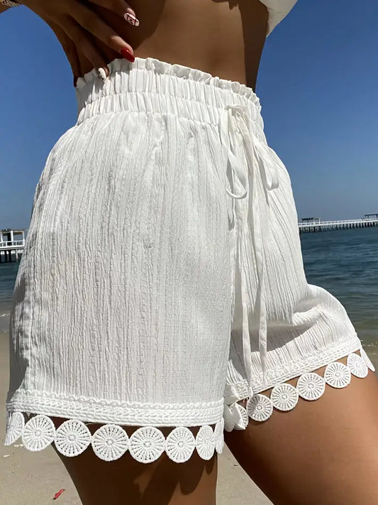 LÉA | Witte Zomershort Voor Dames met Kantdetail en Taillekoord - Luchtig & Elegant