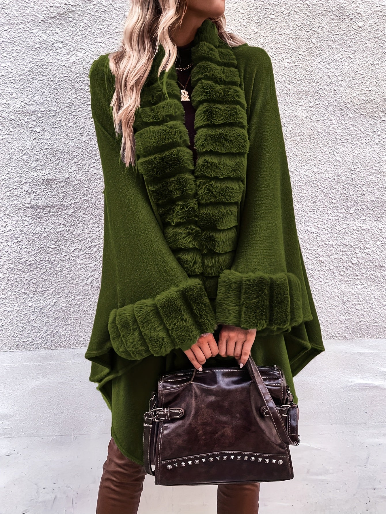 Luxe Faux Fur Vest Voor Dames | Mid-Length Poncho Met Bontkraag & Kwastdetails