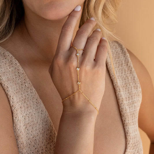 AMARIS | Dames Hand Chain Armband Met Drie Steentjes
