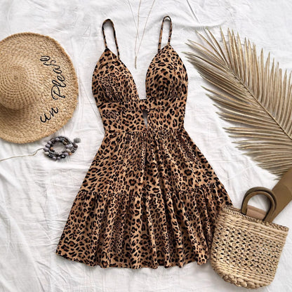 ENARA | Kort Damesjurkje Met Dierenprint & Geplooide Bandjes – Luchtig, Vrouwelijk & Perfect Voor Zomerse Outfits