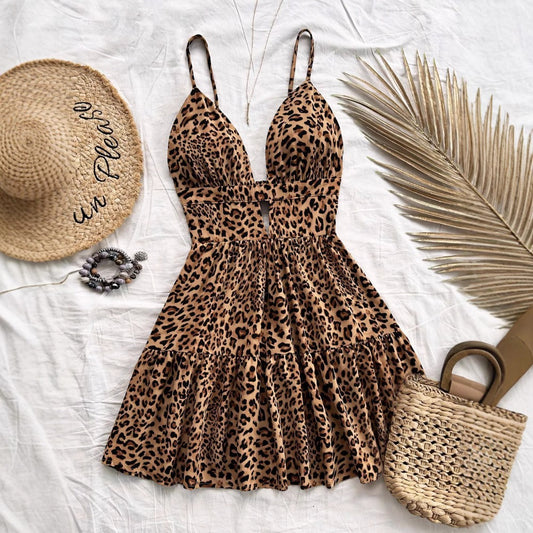 ENARA | Kort Damesjurkje Met Dierenprint & Geplooide Bandjes – Luchtig, Vrouwelijk & Perfect Voor Zomerse Outfits