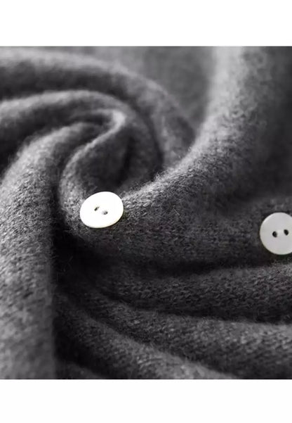 VALERIÉ | Elegante Gebreide Dames Trui met Knoopjes – Warm, Comfortabel & Tijdloos Voor Herfst En Winter