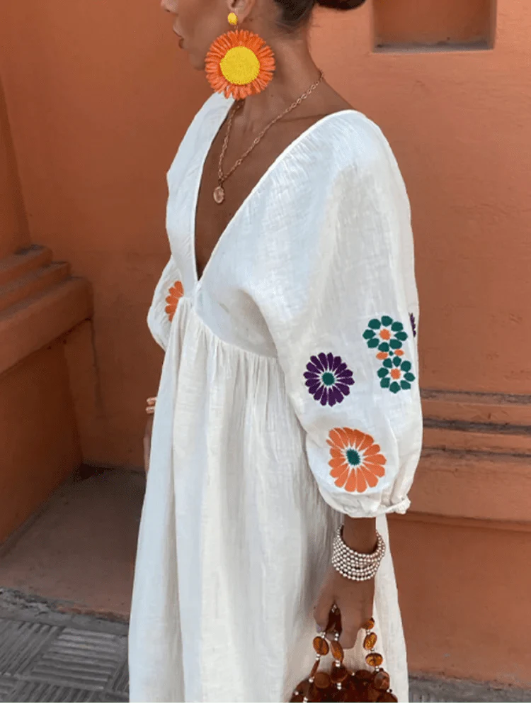 LUMA | Linnen Boho Jurk Met Bloemen, Open Rug & V-Hals - Ibiza Style